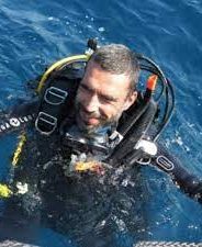 Scopri Pio Vincenzo De Mitri Morano, un'autorità nel diving con una carriera straordinaria, dalla Marina Militare Italiana all'insegnamento PADI. Unisce abilità tecniche e passione per il mare, promuovendo la sicurezza e la tutela dell'ambiente marino.